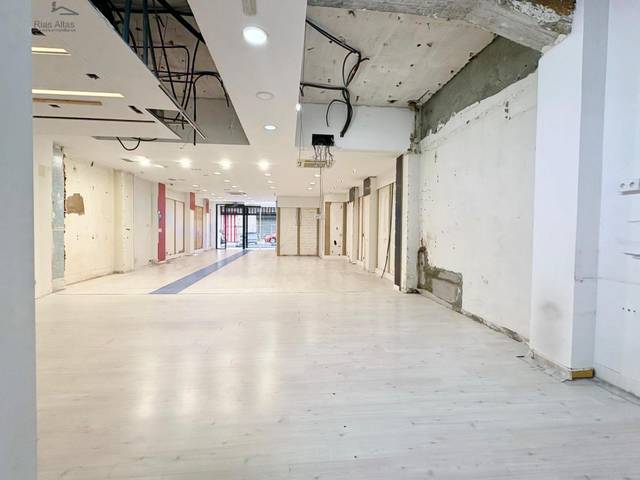 Local comercial en Alquiler en Avenida Fisterra en Agra del Orzán - Ventorrillo