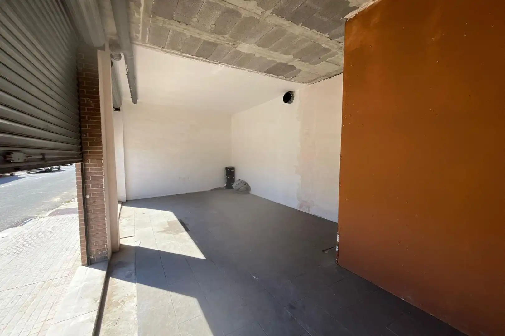 Business premises for sale in Carrer Antoni Gaudí, imagen 5