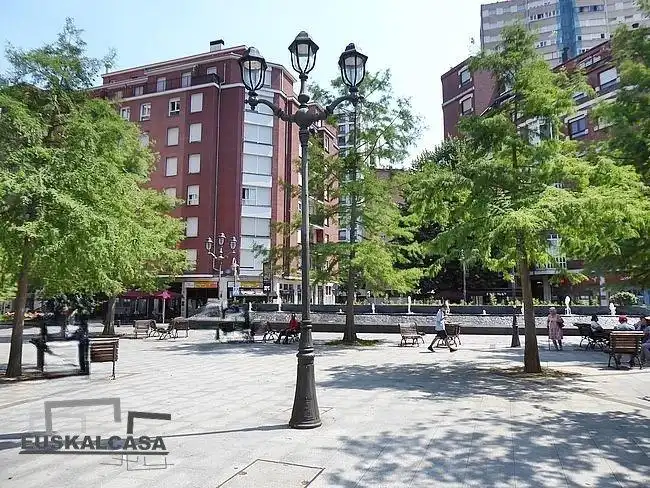 Vista exterior de Apartamento en venta en Bilbao  con Trastero y Balcón