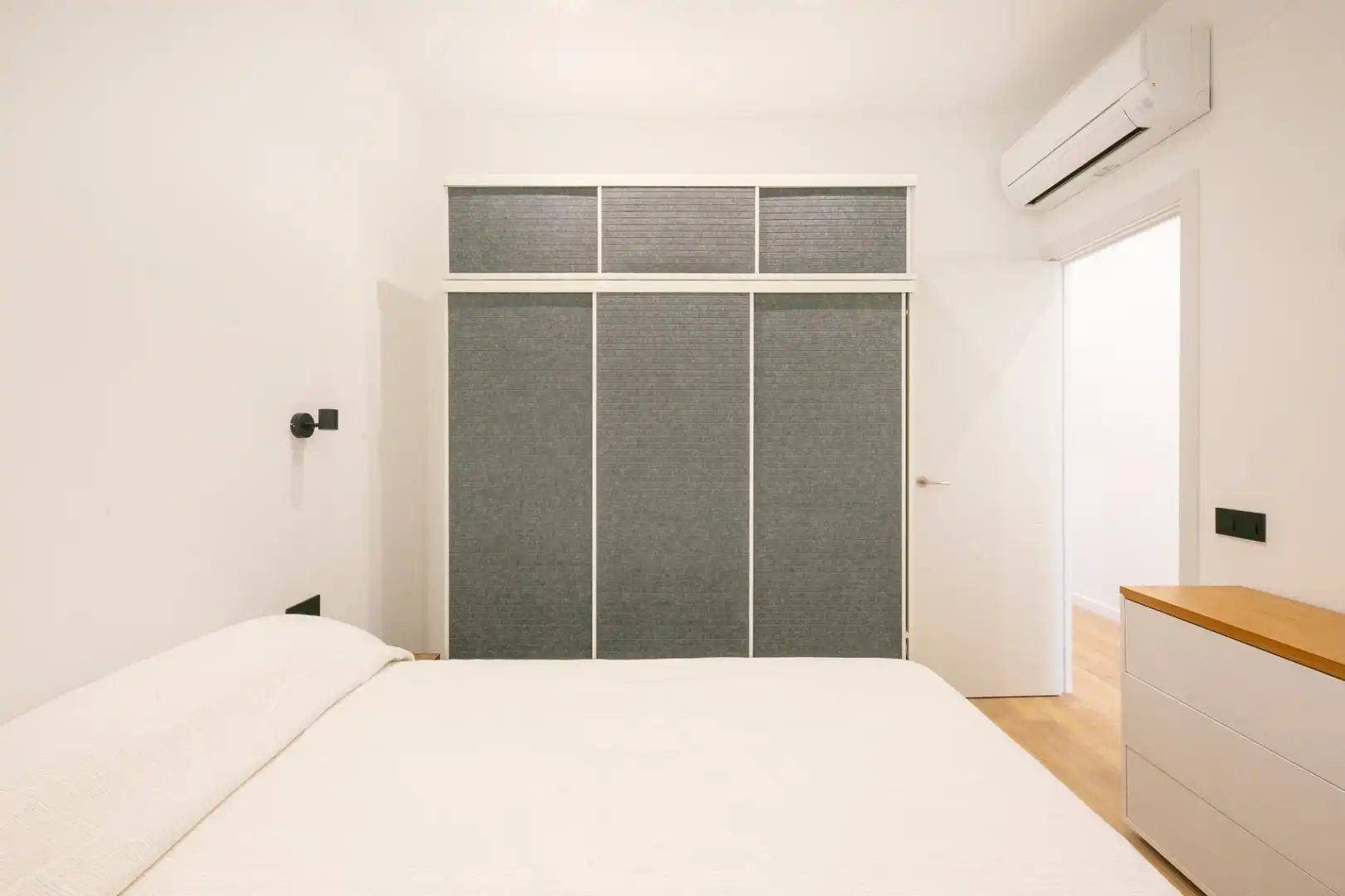 Schlafzimmer von Wohnung zur Miete in Barcelona mit Klimaanlage, Heizung und Parkett