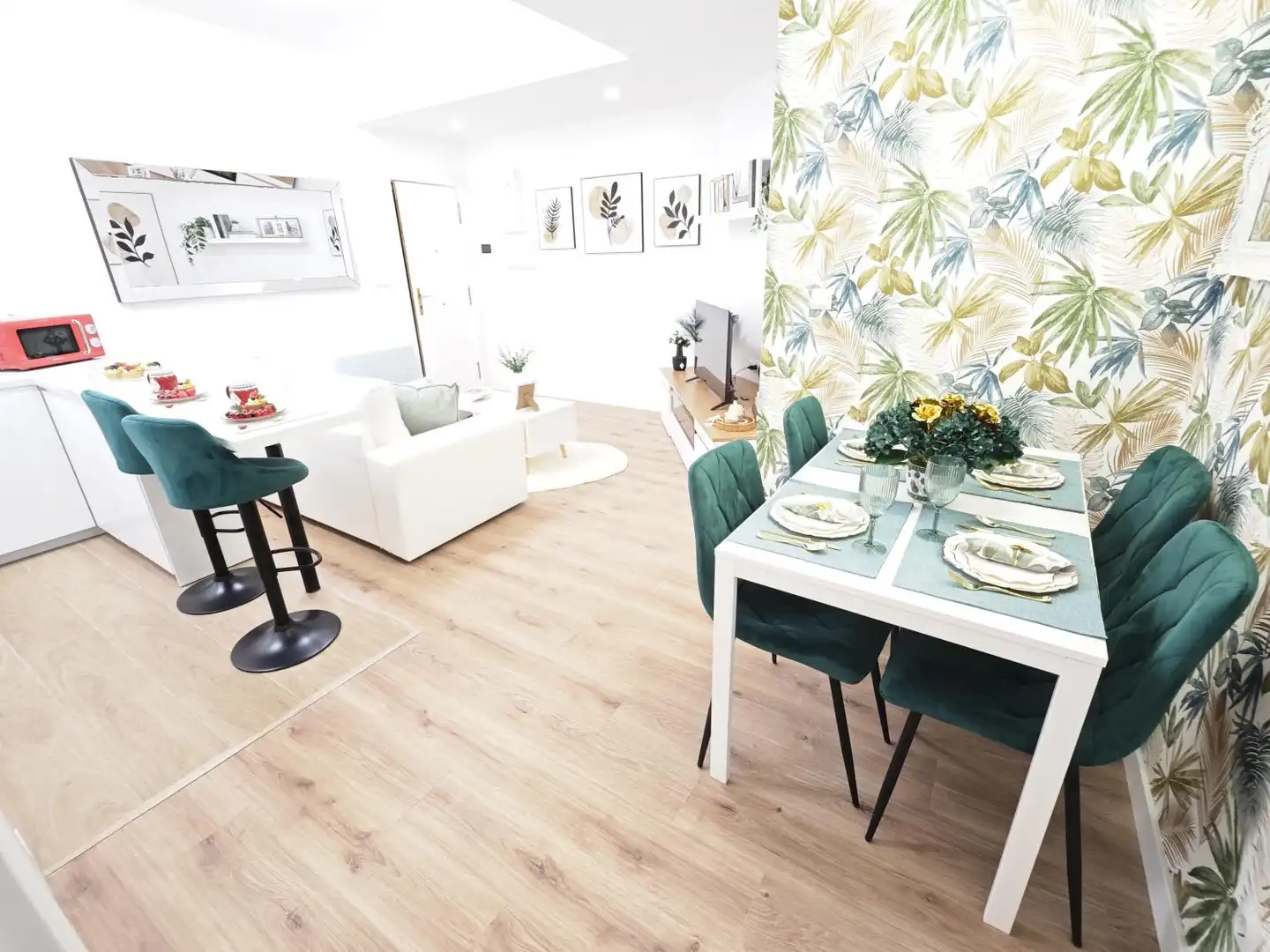 Comedor de Piso en venta en Bilbao  con Calefacción, Trastero y Amueblado