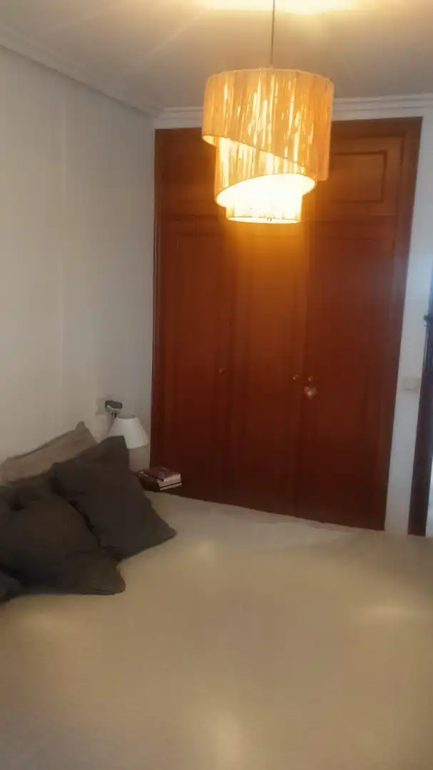 Schlafzimmer von Wohnung zur Miete in Oviedo  mit Heizung, Parkett und Abstellraum