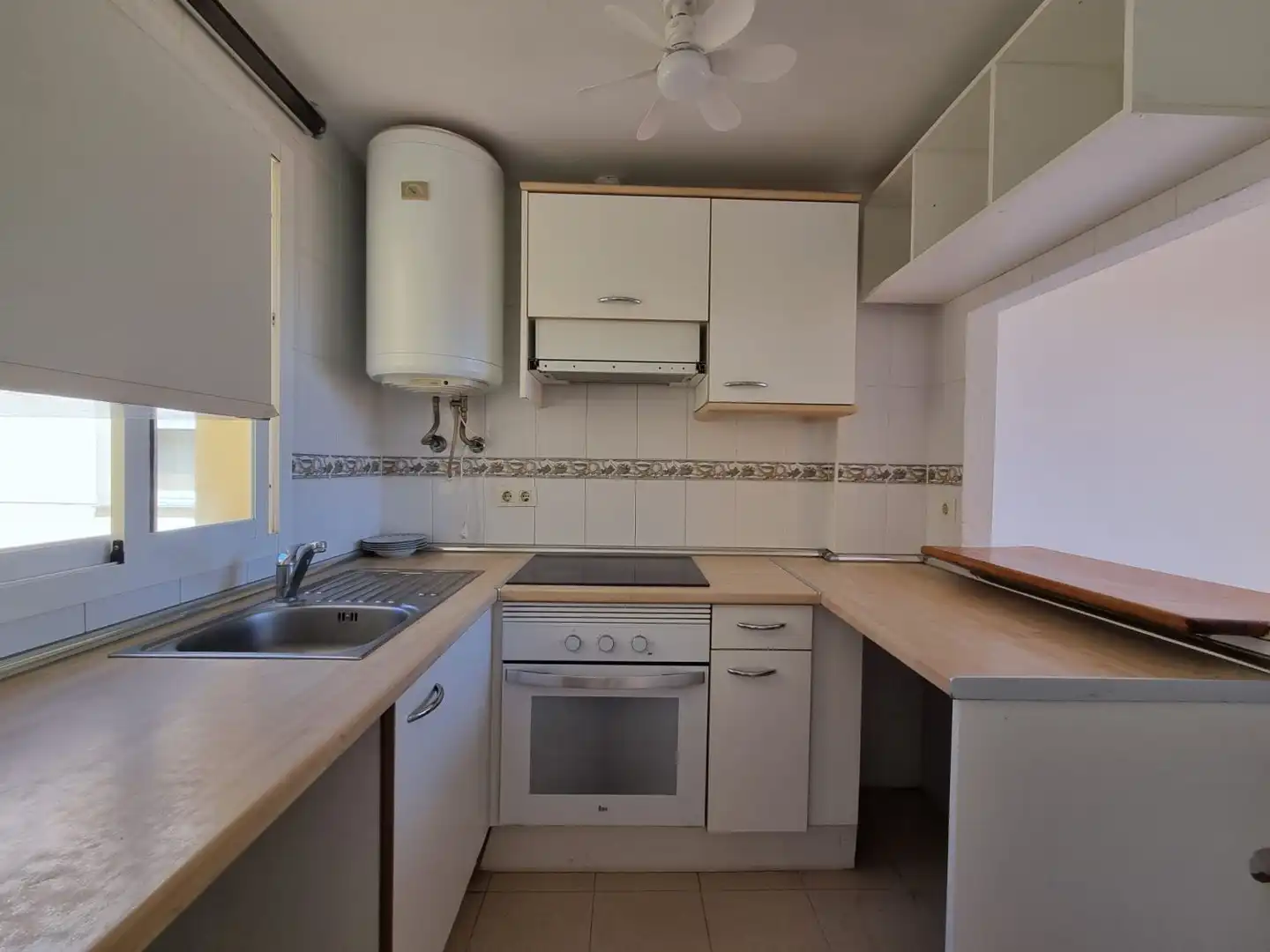 Cocina de Piso en venta en Fuengirola con Terraza y Piscina comunitaria