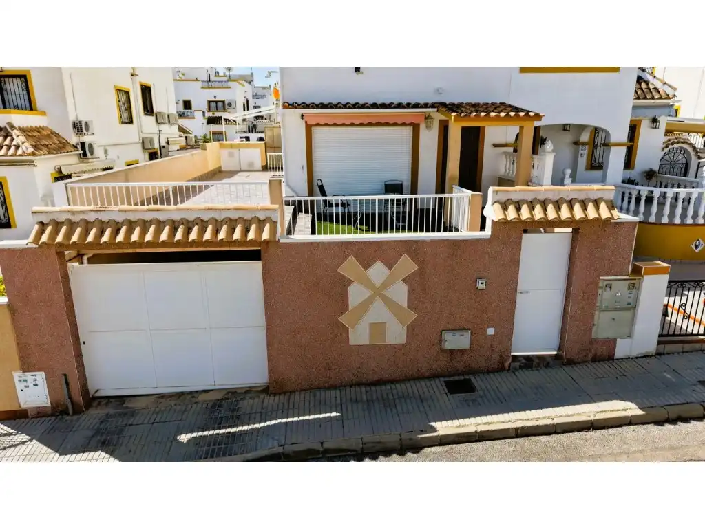 Adossat amb jardí en venda a Calle Lagunas de Ruidera, imagen 30