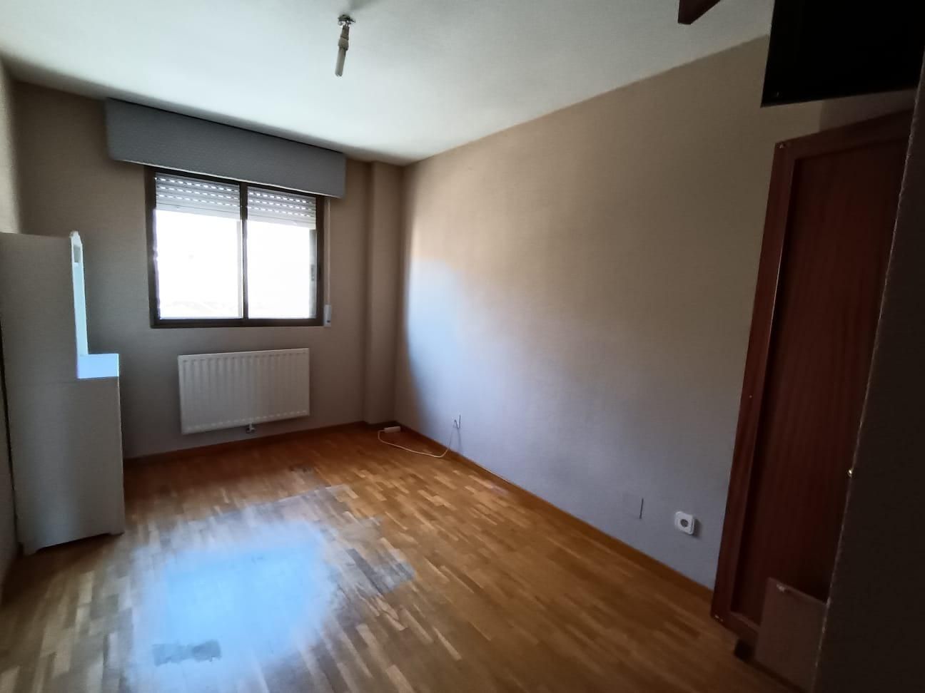 Bedroom of Flat for sale in Valladolid Capital  with Heating, Storage room and Community pool