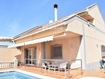 Detached house with pool for sale in altafulla