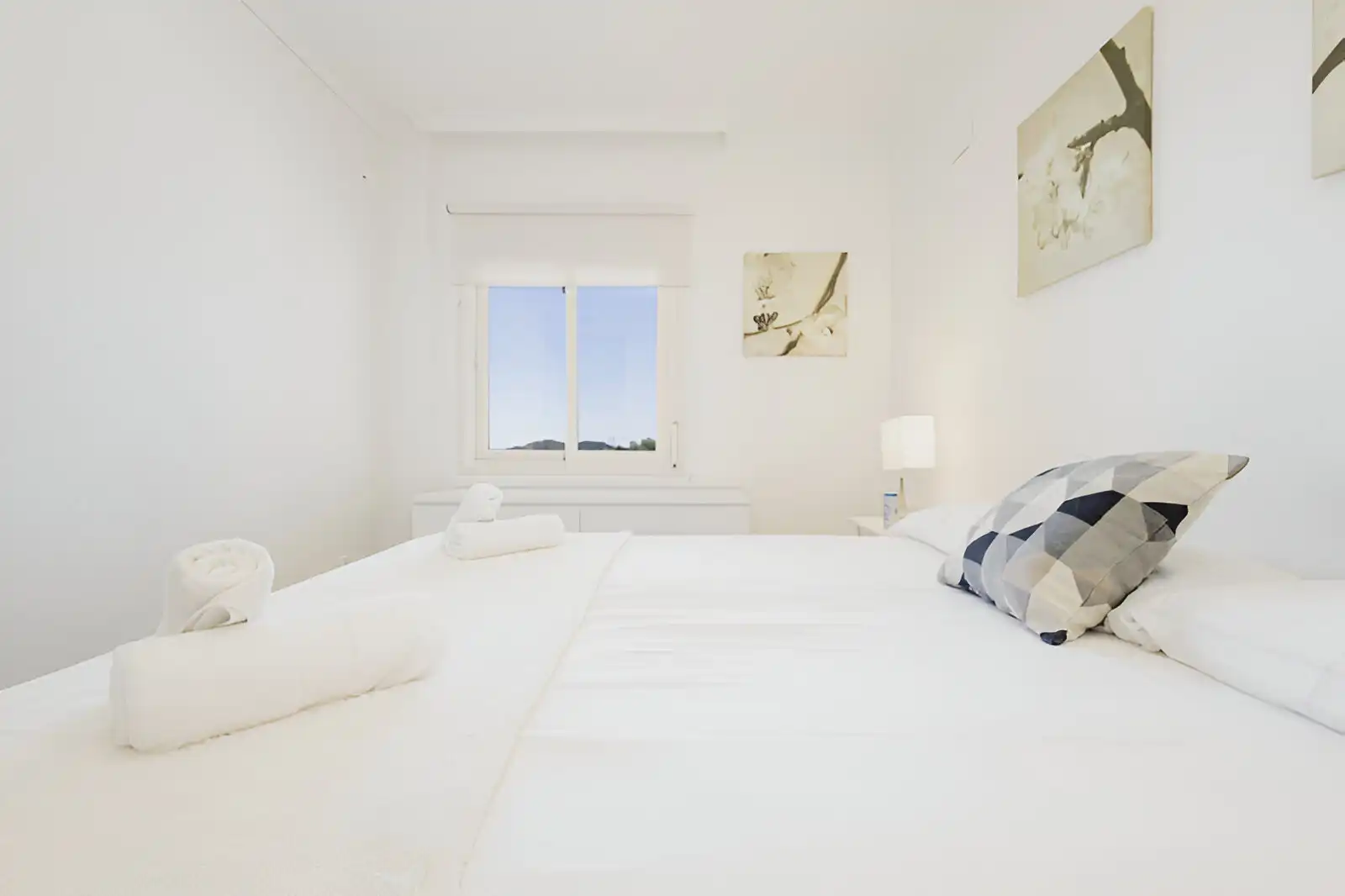 Schlafzimmer von Erdgeschoss zum Verkauf in Marbella mit Klimaanlage, Privatgarten und Terrasse