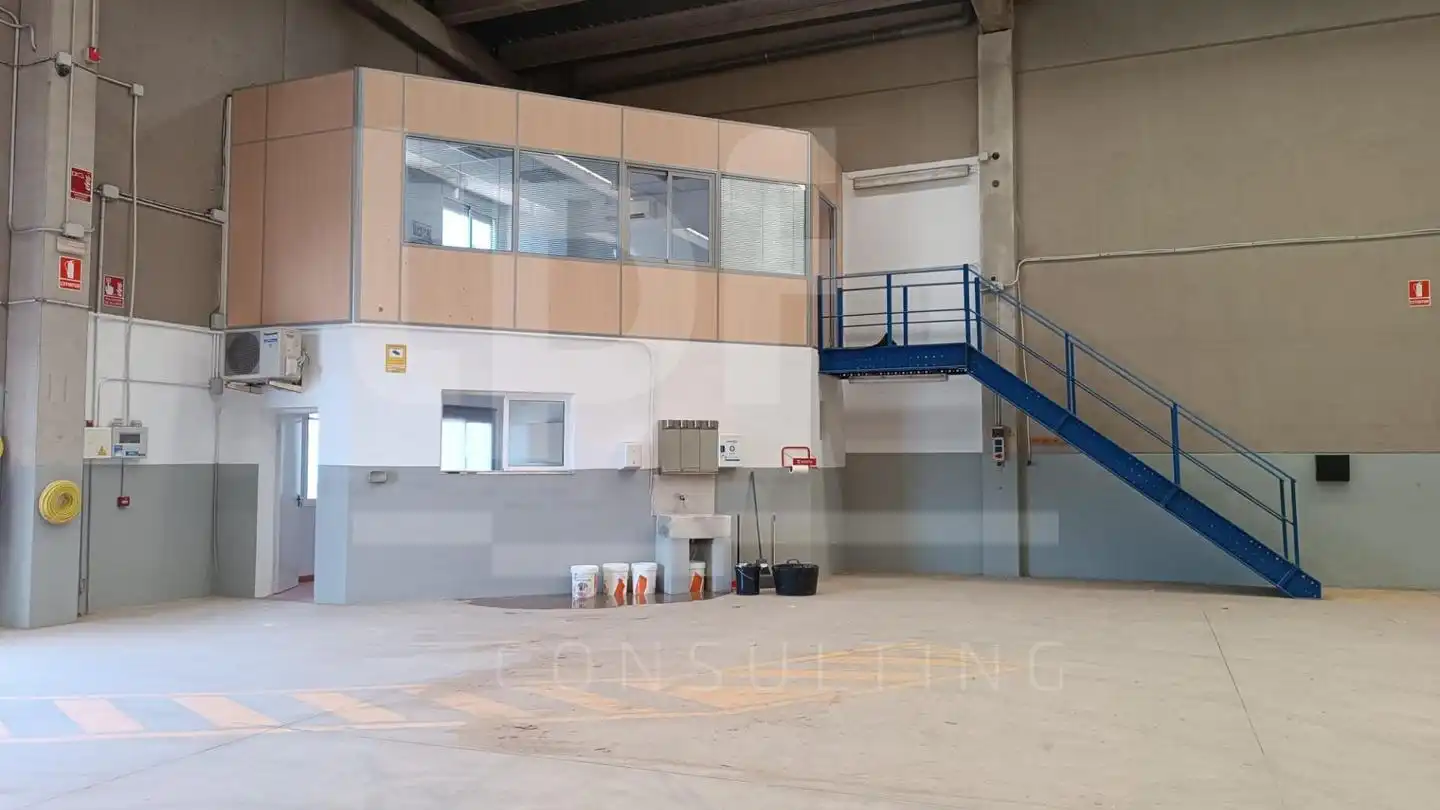 Industrial building to rent in Avinguda dels Fusters, imagen 9
