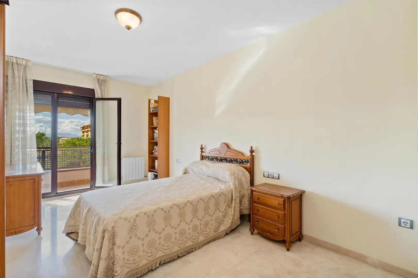 Bedroom of Flat for sale in Granada  with Air Conditioner, Heating and Terrace