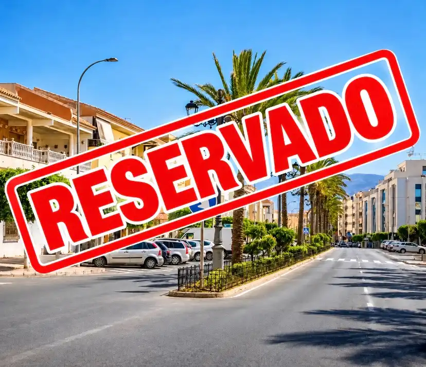 Vista exterior de Pis en venda en Roquetas de Mar amb Terrassa