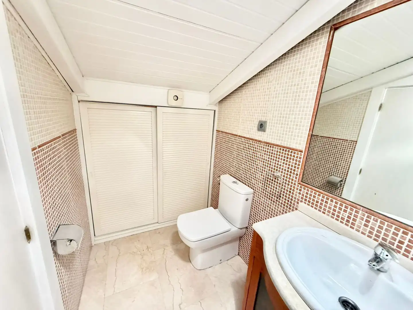 Bathroom of Duplexes for rent in Madrid  with Air Conditioner, Heating and Furnished