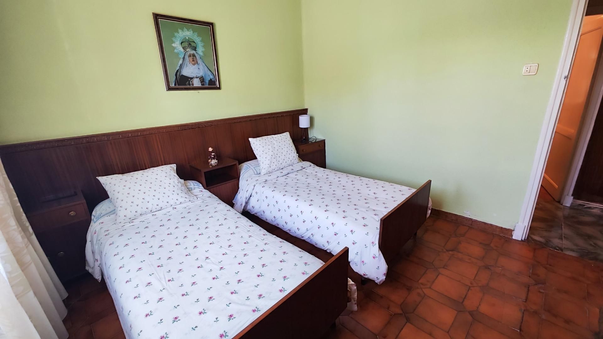 Dormitori de Casa o xalet en venda en León Capital  amb Calefacció
