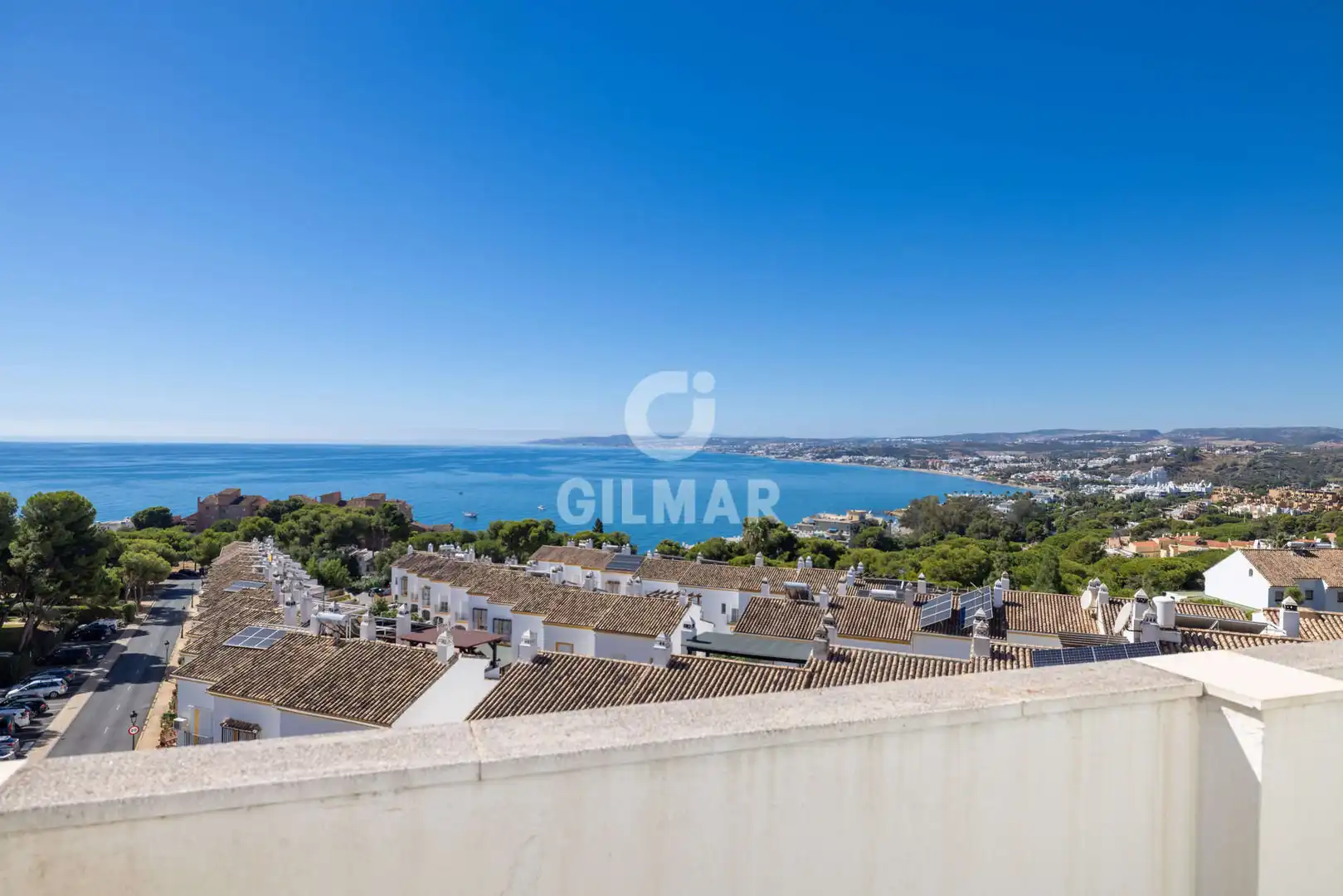 Vista exterior de Pis en venda en Estepona amb Calefacció, Piscina i Balcó