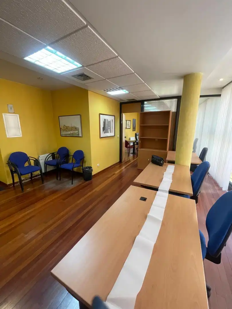 Office for sale in Valladolid  with Air Conditioner