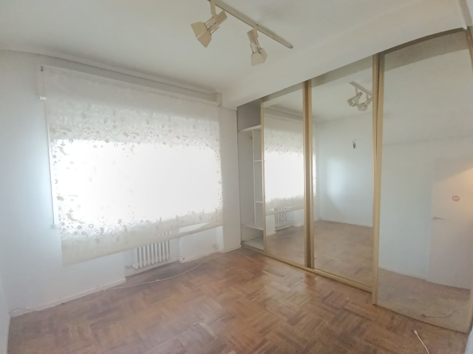 Dormitori de Pis en venda en Oviedo  amb Calefacció i Parquet