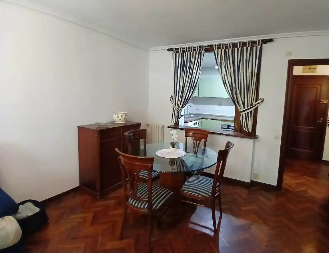 Menjador de Apartament en venda en Santander amb Calefacció, Parquet i Forn