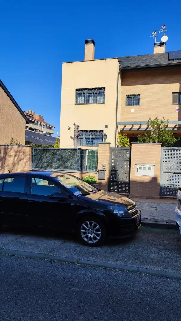 Exterior view of Detached homes for sale in Rivas-Vaciamadrid  with Air Conditioner, Heating and Private garden