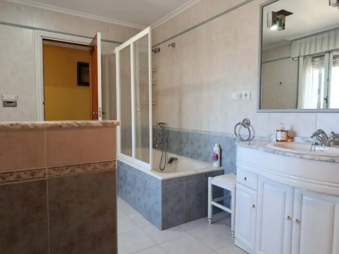Baño de Piso en venta en Burgo de Osma - Ciudad de Osma con Aire acondicionado, Parquet y Amueblado