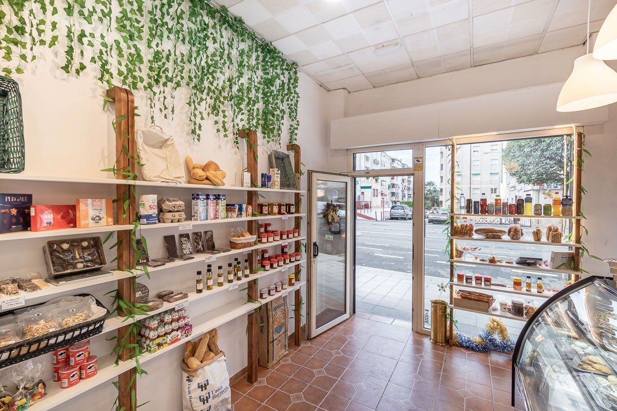 Local en venta en  Granada Capital