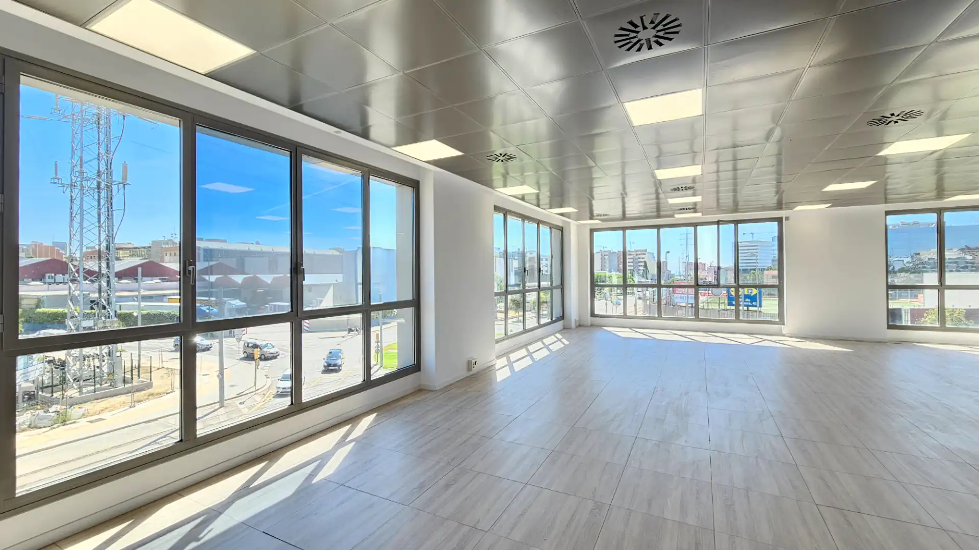 Büro zur Miete in Sant Joan Despí mit Klimaanlage und Alarm
