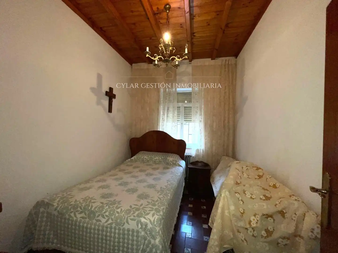 Dormitori de Casa o xalet en venda en San Pedro de Rozados amb Calefacció, Traster i Moblat
