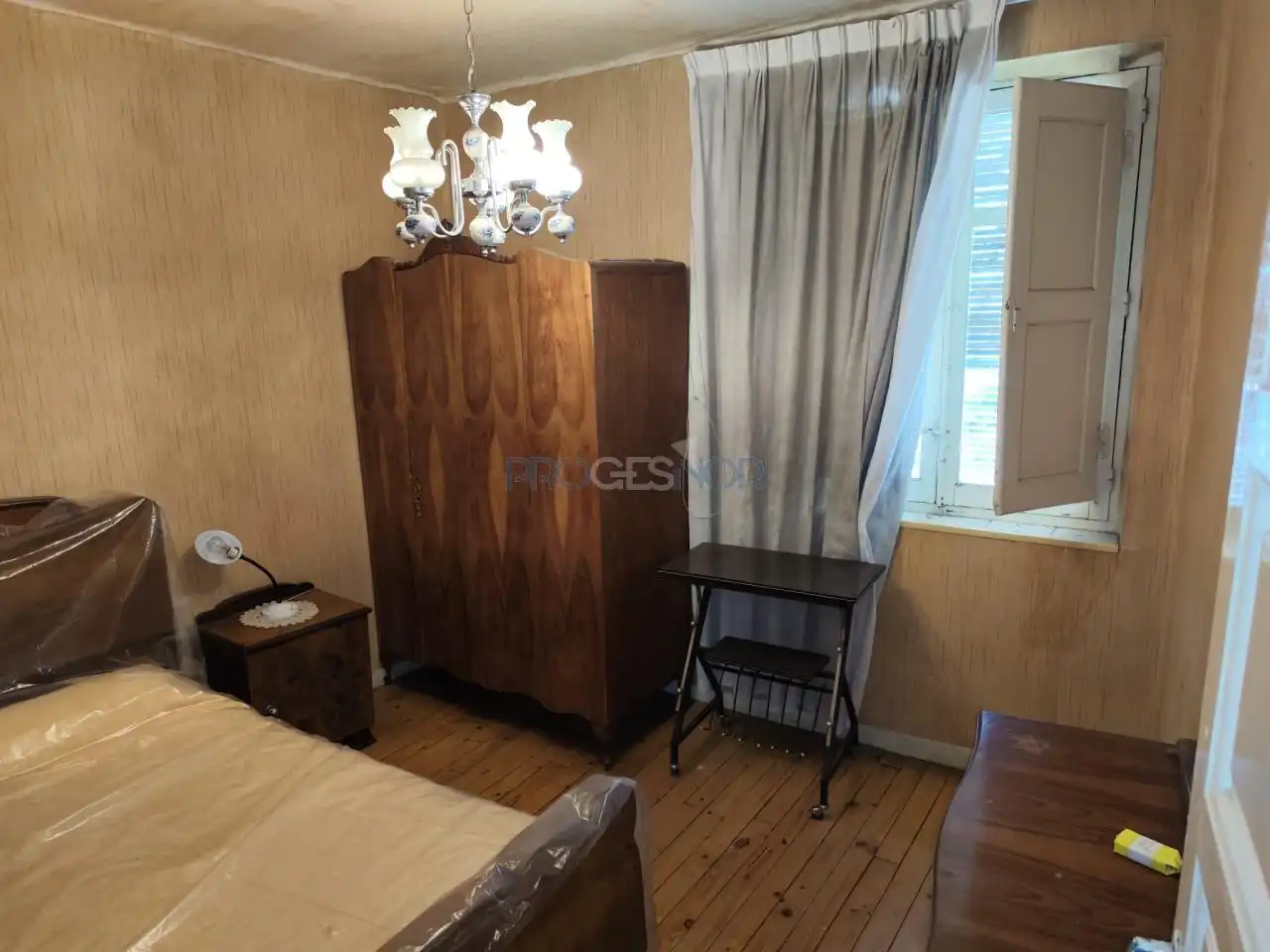 Dormitori de Casa o xalet en venda en León Capital  amb Jardí privat i Traster