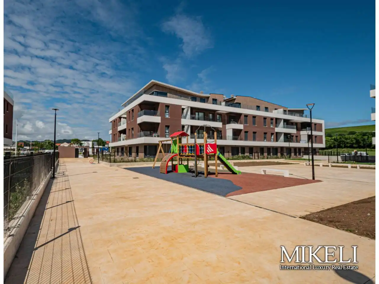 Vista exterior de Piso de alquiler en Santa Cruz de Bezana con Calefacción, Terraza y Trastero