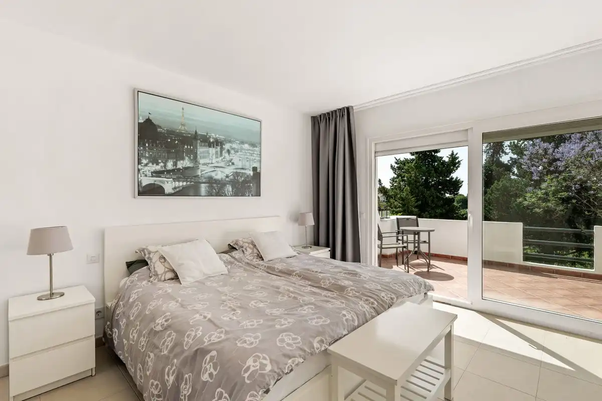 Dormitori de Casa adosada en venda en Marbella amb Aire condicionat, Jardí privat i Terrassa