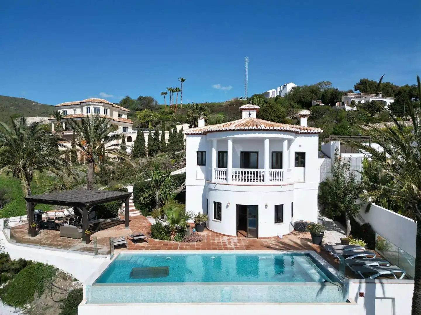 Vista exterior de Casa o xalet en venda en Salobreña amb Terrassa i Piscina