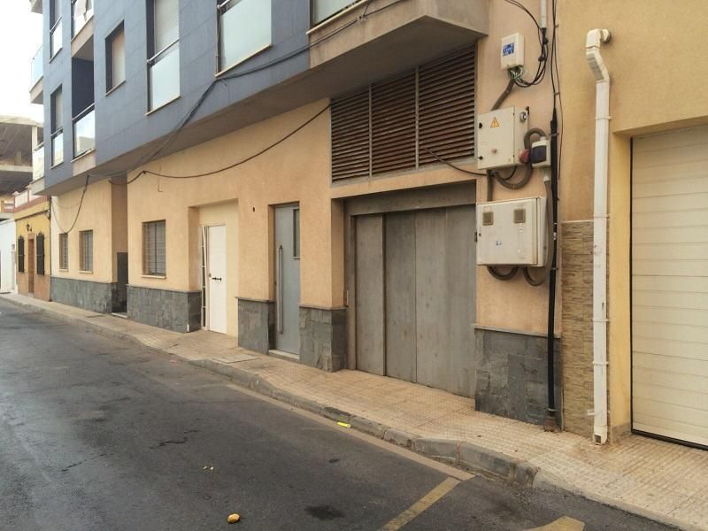 Vista exterior de Garatge en venda en La Unión