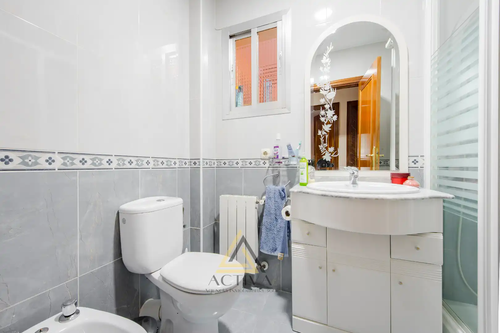 Bathroom of Flat for sale in Fuenlabrada  with Air Conditioner, Terrace and Furnished