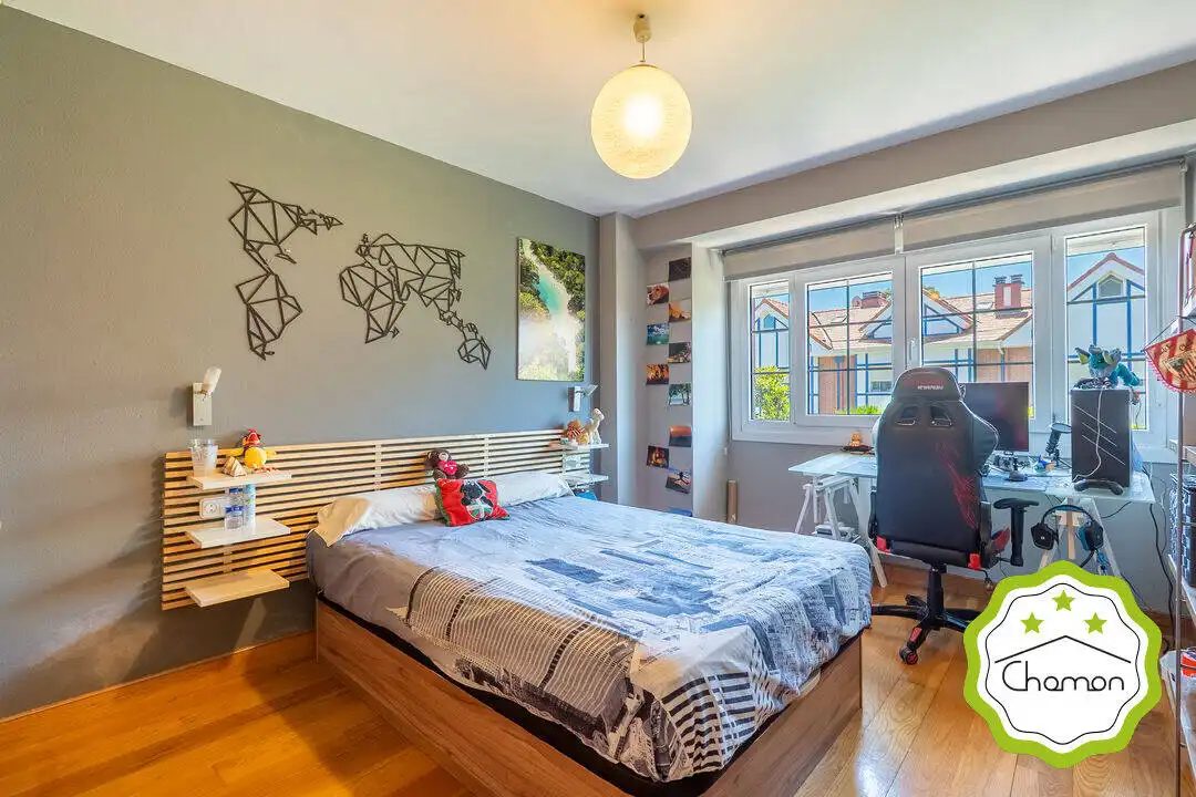 Habitación de Casa adosada en venta en Loiu con Calefacción y Jardín privado