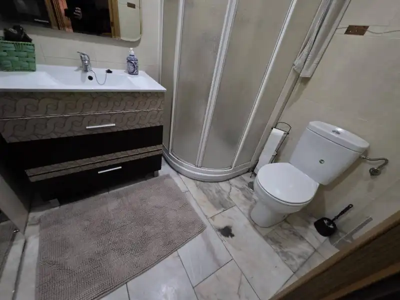 Bany de Casa o xalet en venda en Plasencia amb Aire condicionat, Jardí privat i Terrassa