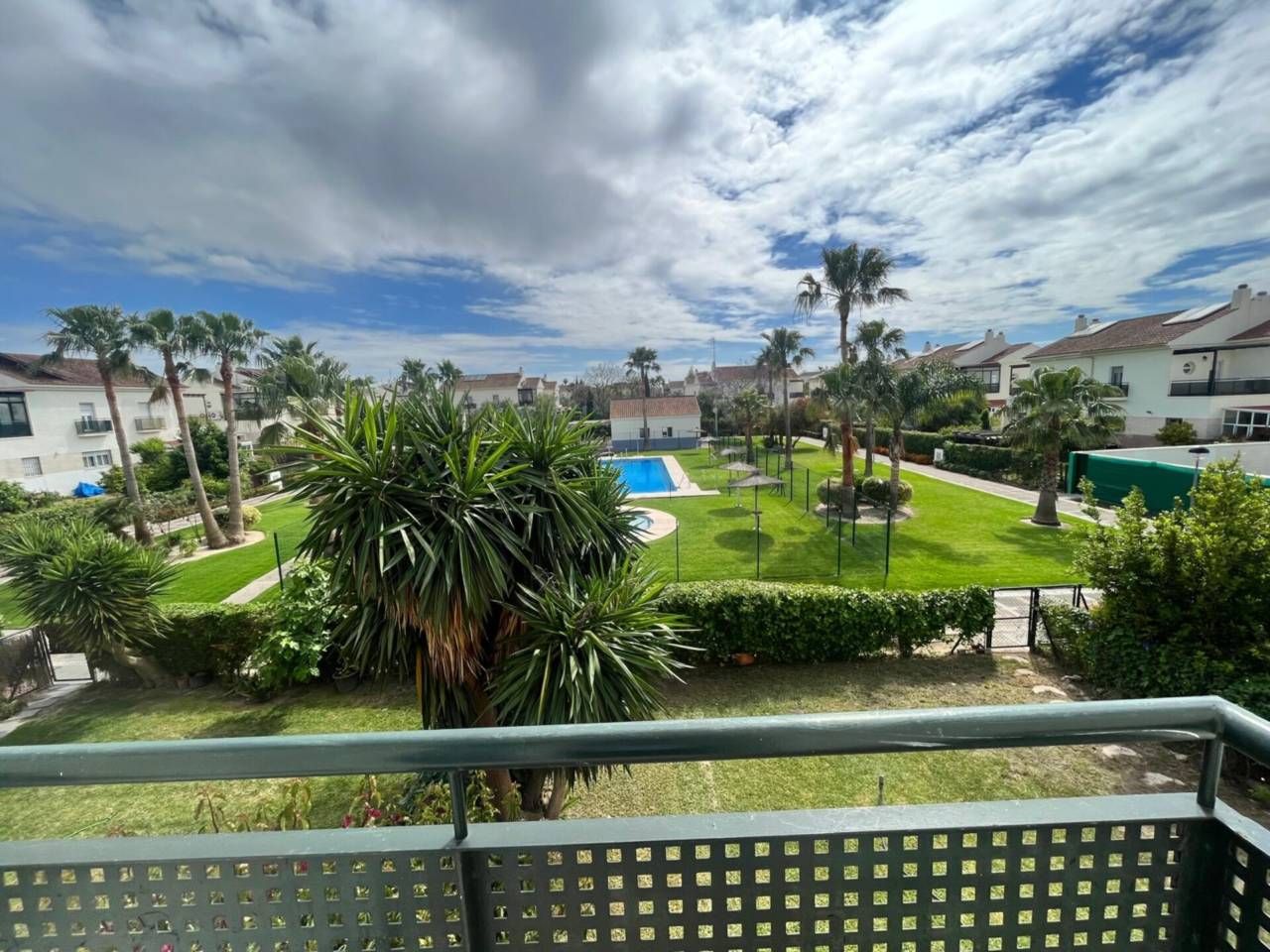 Jardí de Casa adosada de lloguer en Jerez de la Frontera amb Aire condicionat, Terrassa i Moblat