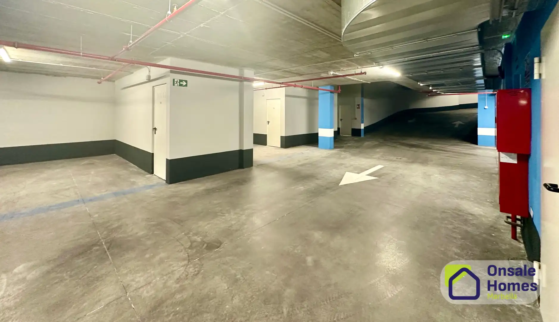 Parkplatz von Dachboden zur Miete in Marbella mit Klimaanlage, Terrasse und Abstellraum