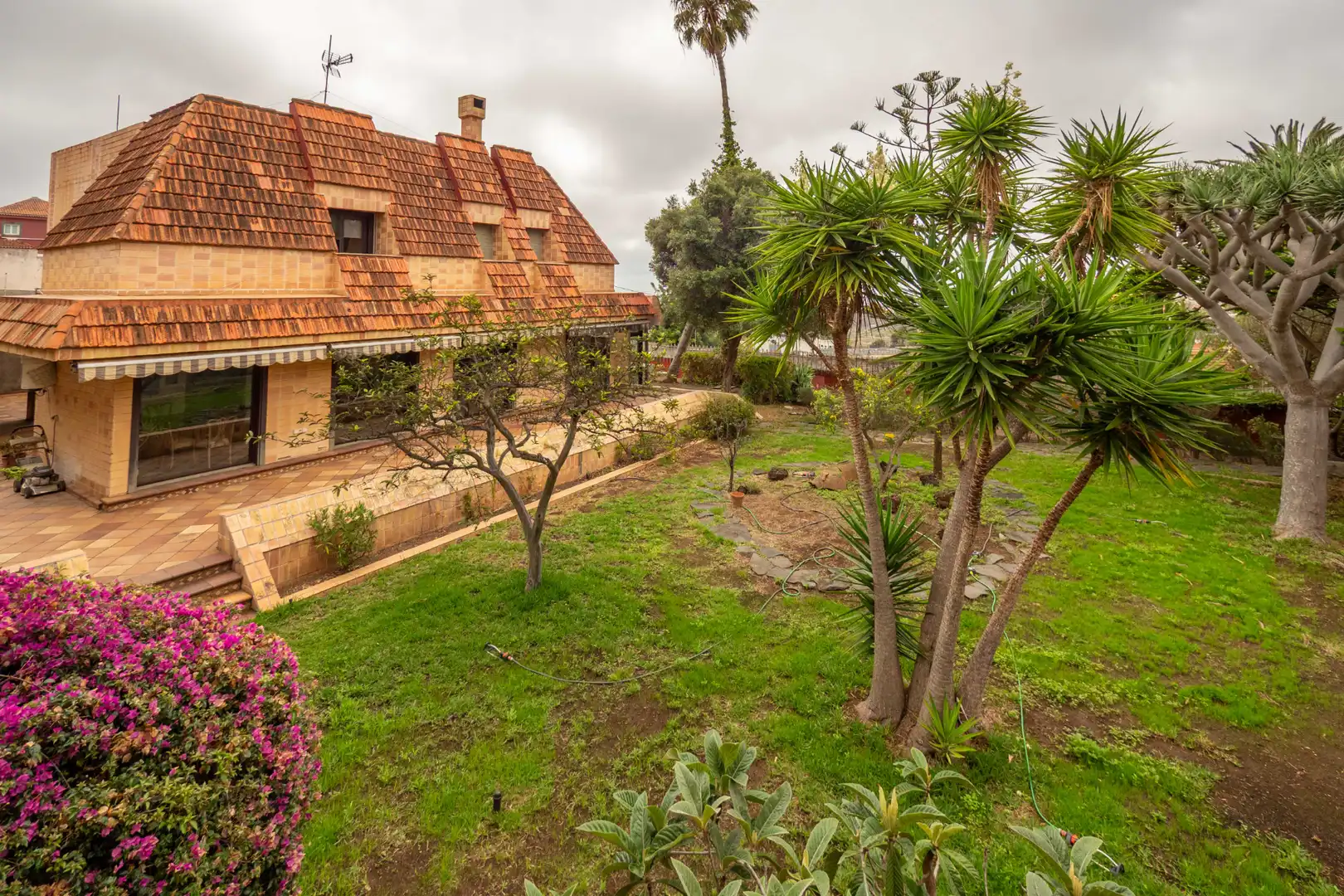 Jardí de Casa o xalet en venda en Las Palmas de Gran Canaria amb Aire condicionat, Jardí privat i Parquet