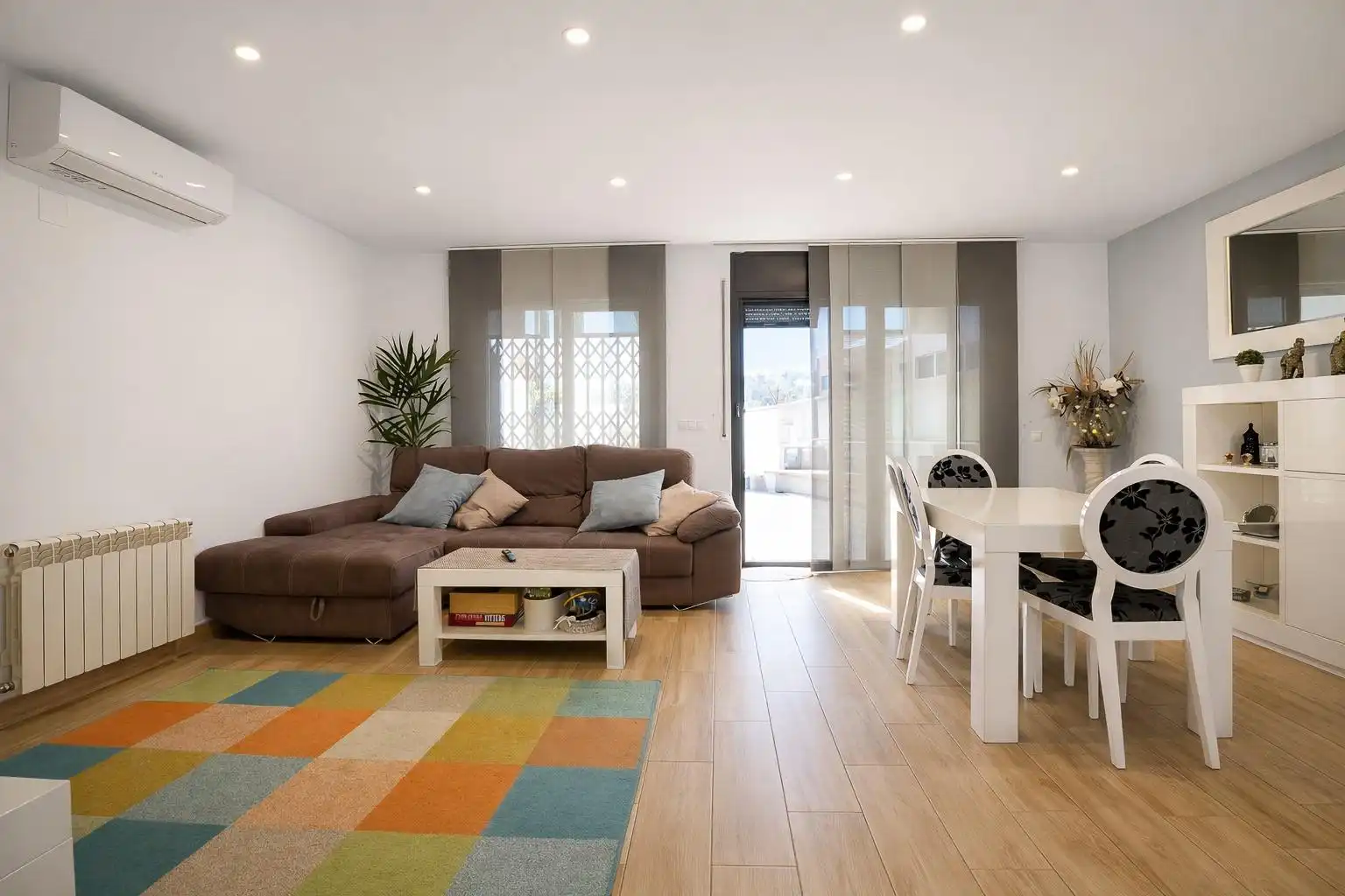Sala de estar de Casa adosada en venta en Vilallonga del Camp con Aire acondicionado, Calefacción y Jardín privado