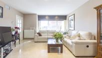 Living room of Single-family semi-detached for sale in  Madrid Capital  with Air Conditioner, Terrace and Swimming Pool