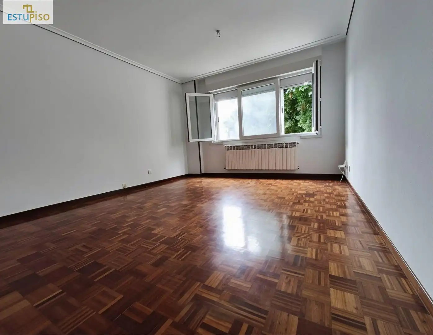 Sala d'estar de Pis en venda en Vitoria - Gasteiz amb Calefacció, Parquet i Traster