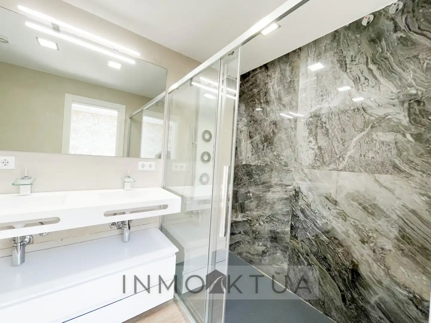 Bathroom of Detached homes for sale in Jerez de la Frontera  with Air Conditioner, Private garden and Terrace