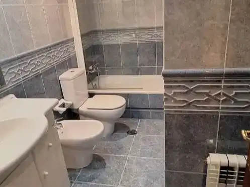 Bathroom of Flat for rent in Vigo   with Air Conditioner, Parquet flooring and Storage room