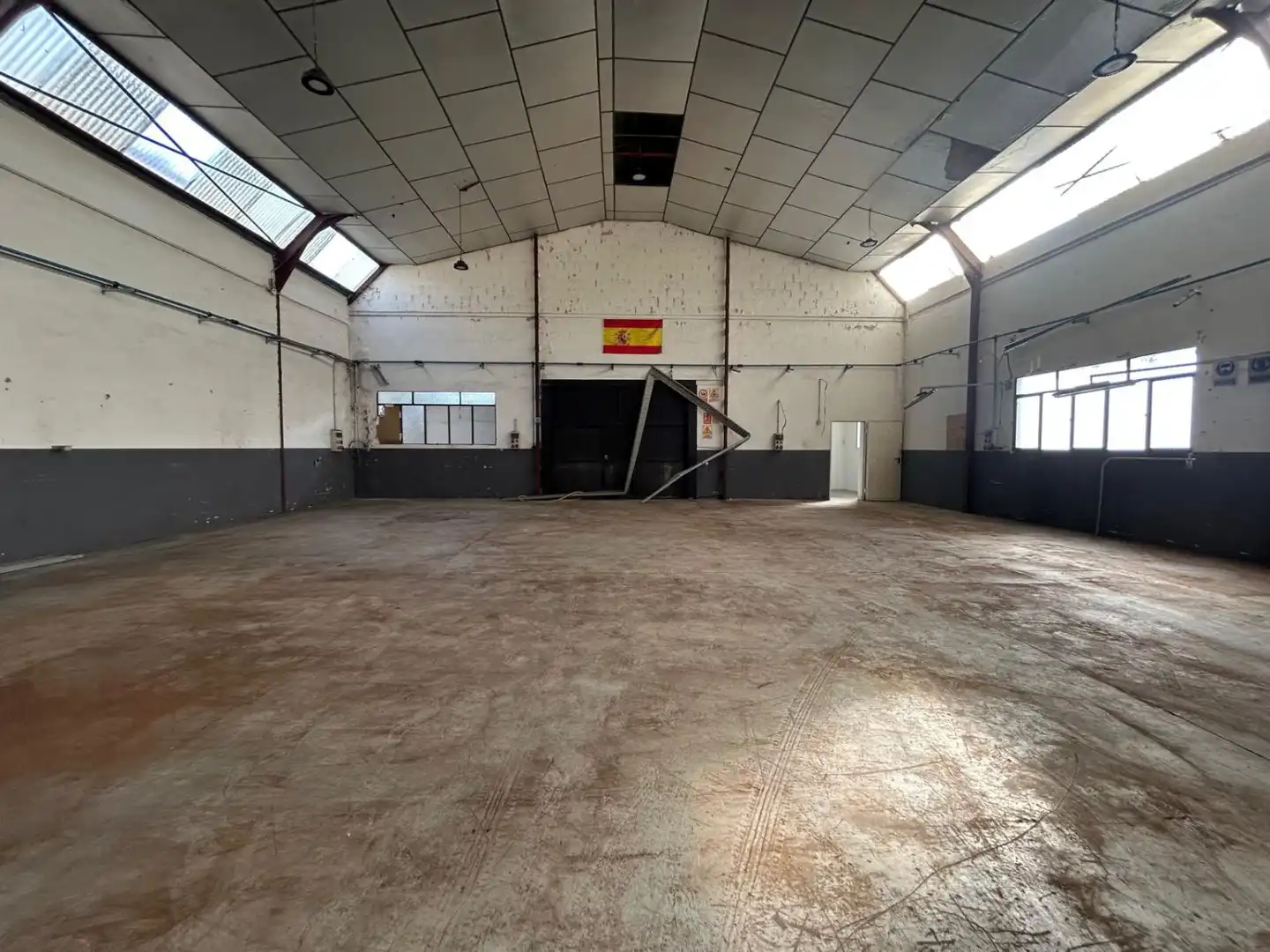 Nau industrial en venda a Crevillent