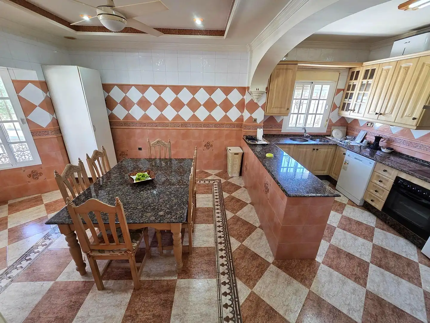Cuina de Casa o xalet en venda en Chiclana de la Frontera amb Jardí privat