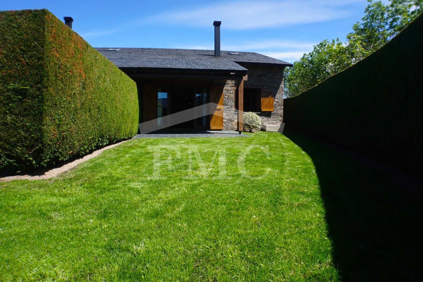 House or chalet for rent in Rue des Saules, 22, Sainte - Léocadie