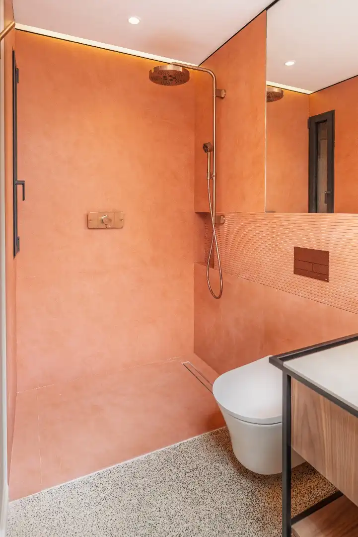 Bathroom of Flat for sale in Madrid  with Air Conditioner, Heating and Storage room