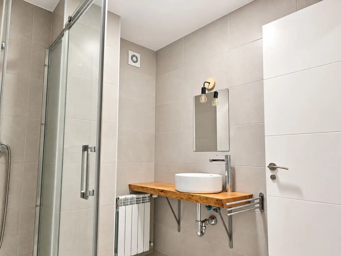Bathroom of Flat for sale in Torrelavega 