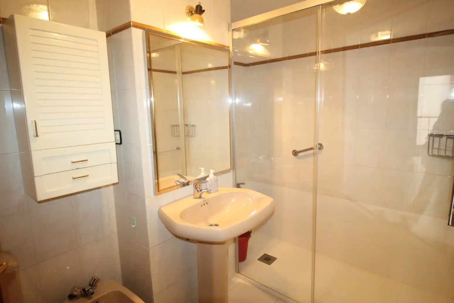 Baño de Piso de alquiler en Gijón  con Calefacción y Terraza