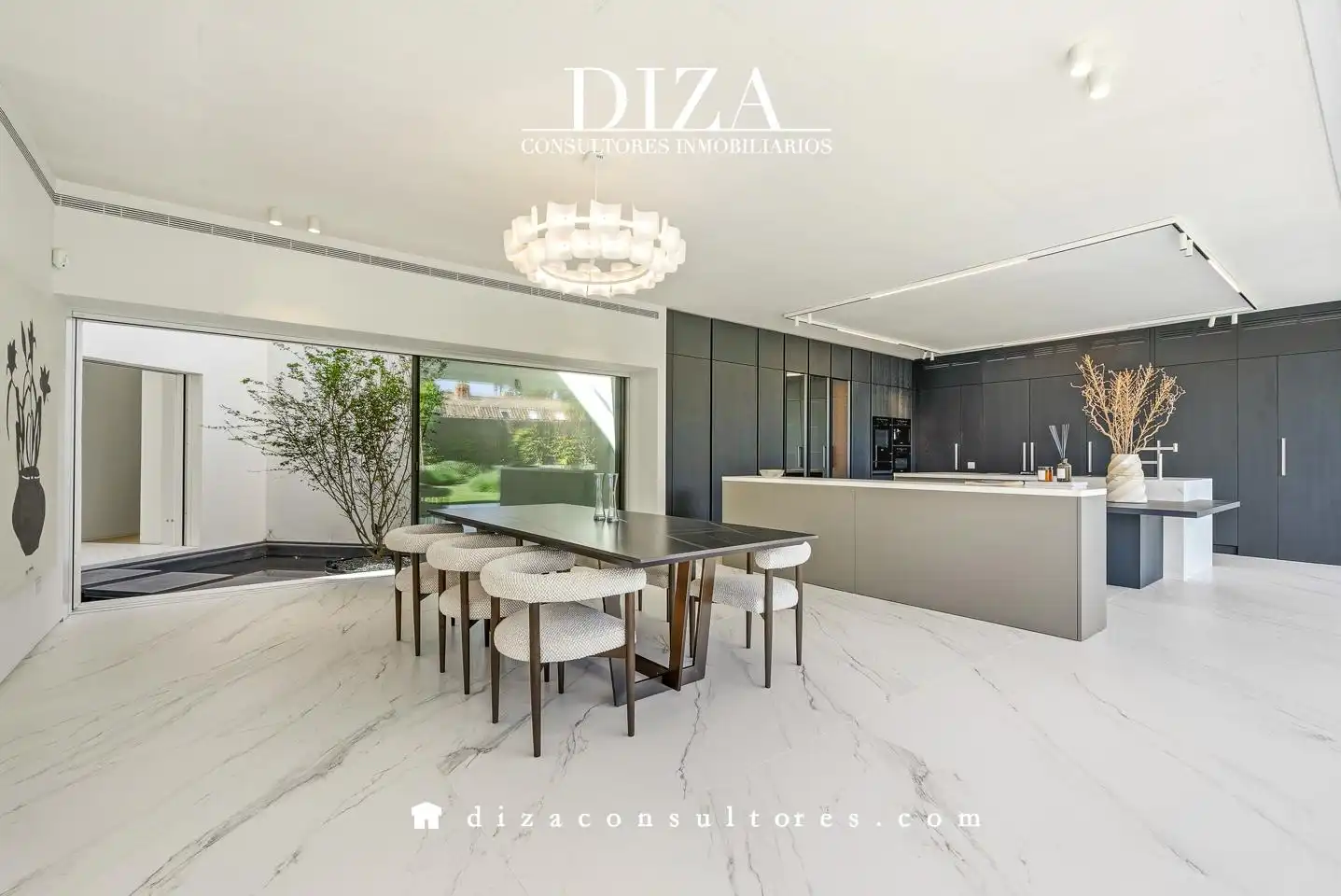 Comedor de Casa o chalet en venta en Pozuelo de Alarcón con Aire acondicionado, Calefacción y Jardín privado