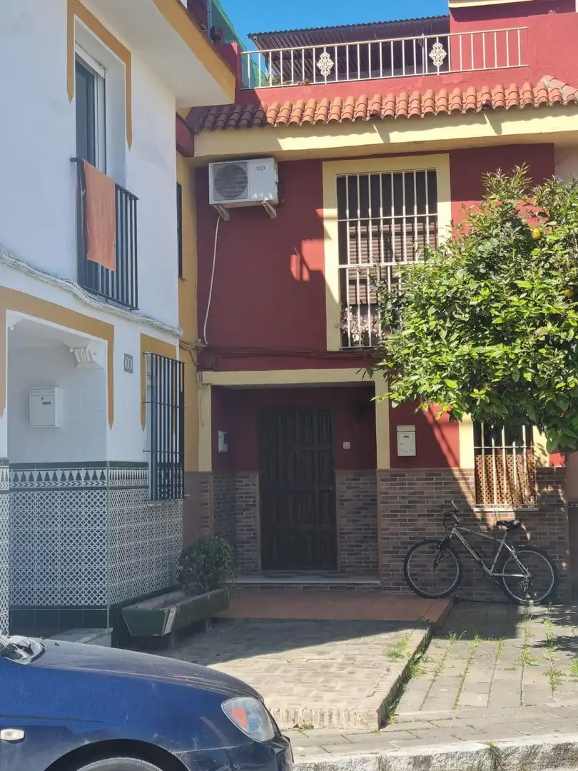 Vista exterior de Casa o chalet en venta en La Algaba con Jardín privado