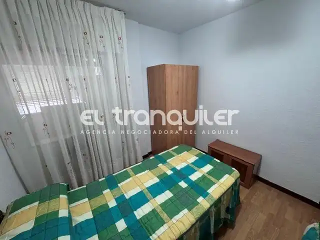 Schlafzimmer von Wohnung zur Miete in Madrid mit Klimaanlage, Terrasse und Möbliert
